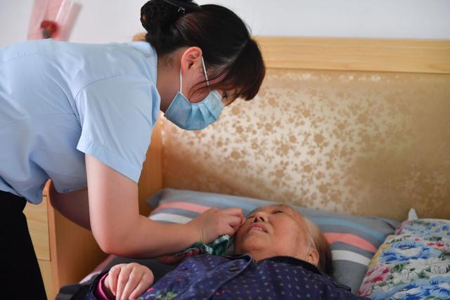高密住家保姆公司中风老人居家护理服务