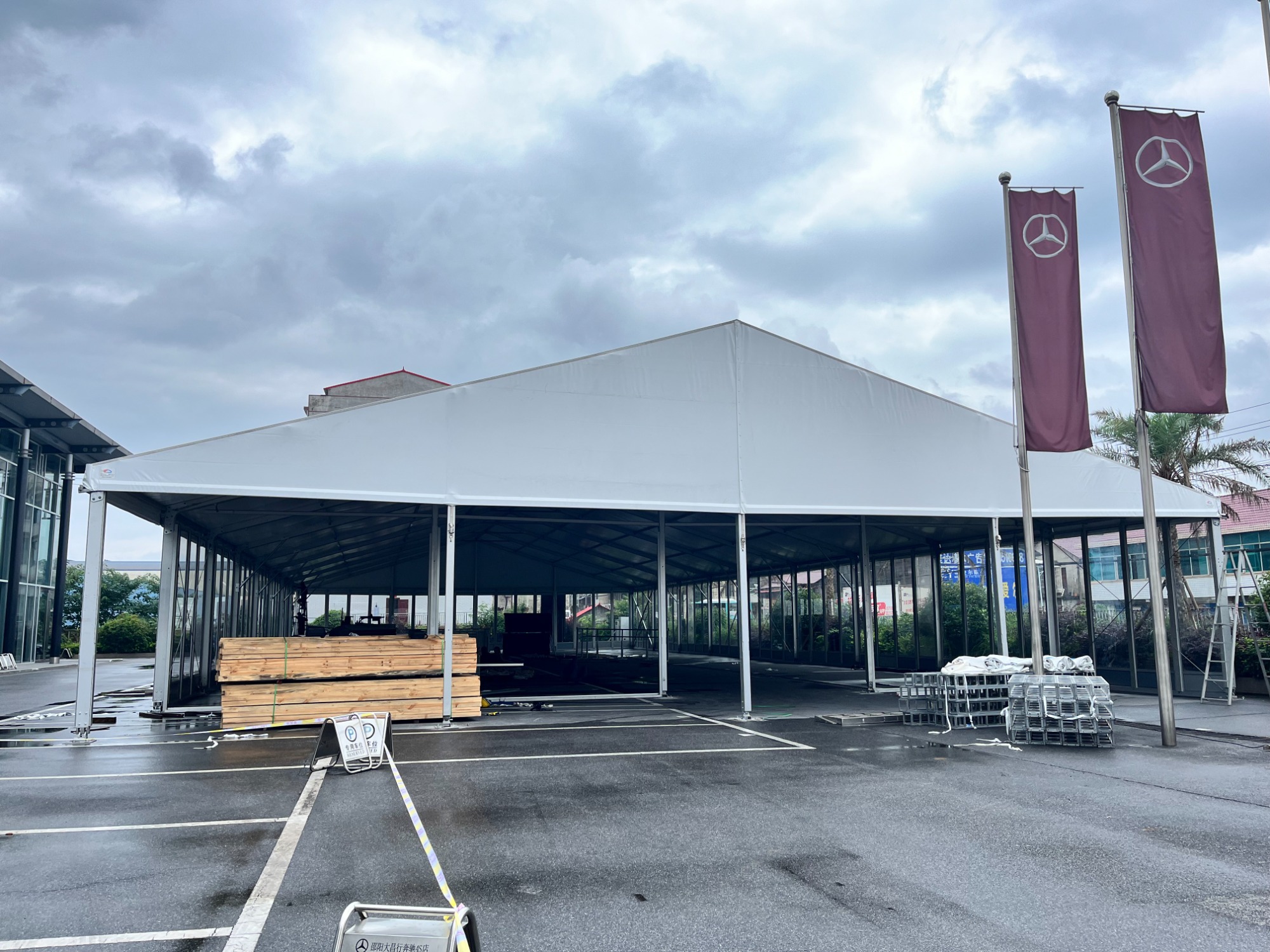 上海篷房搭建-奔驰4S展厅篷房