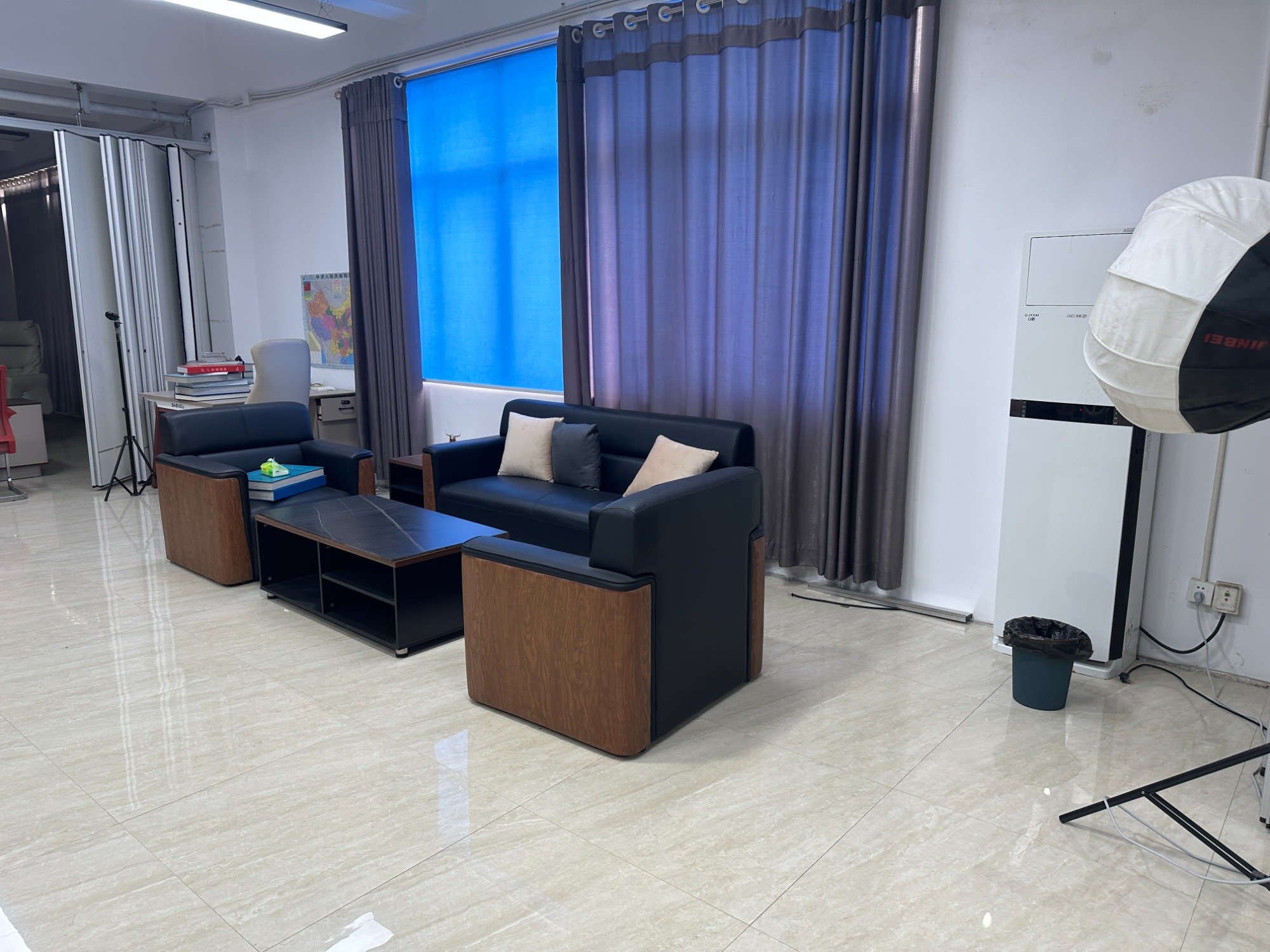 储物柜配套家具-一字型直条老板桌服务商产品实拍