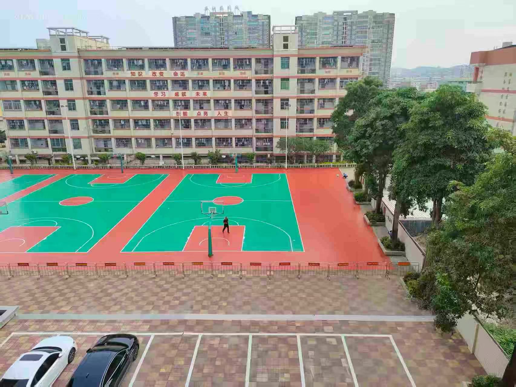 球场地面施工项目现场
