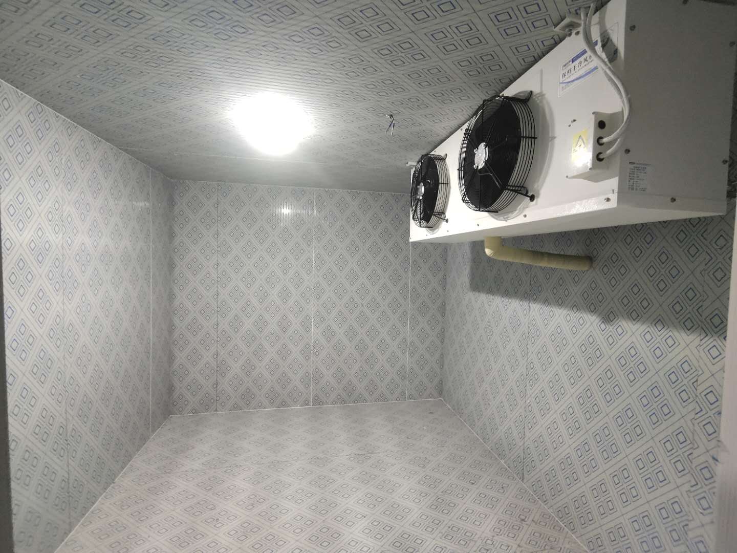 静音节能速冻库施工现场