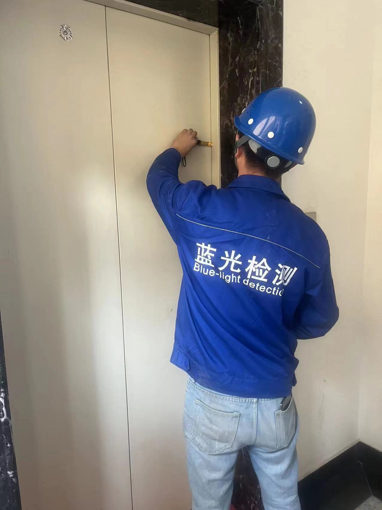 电梯质量抽查现场作业