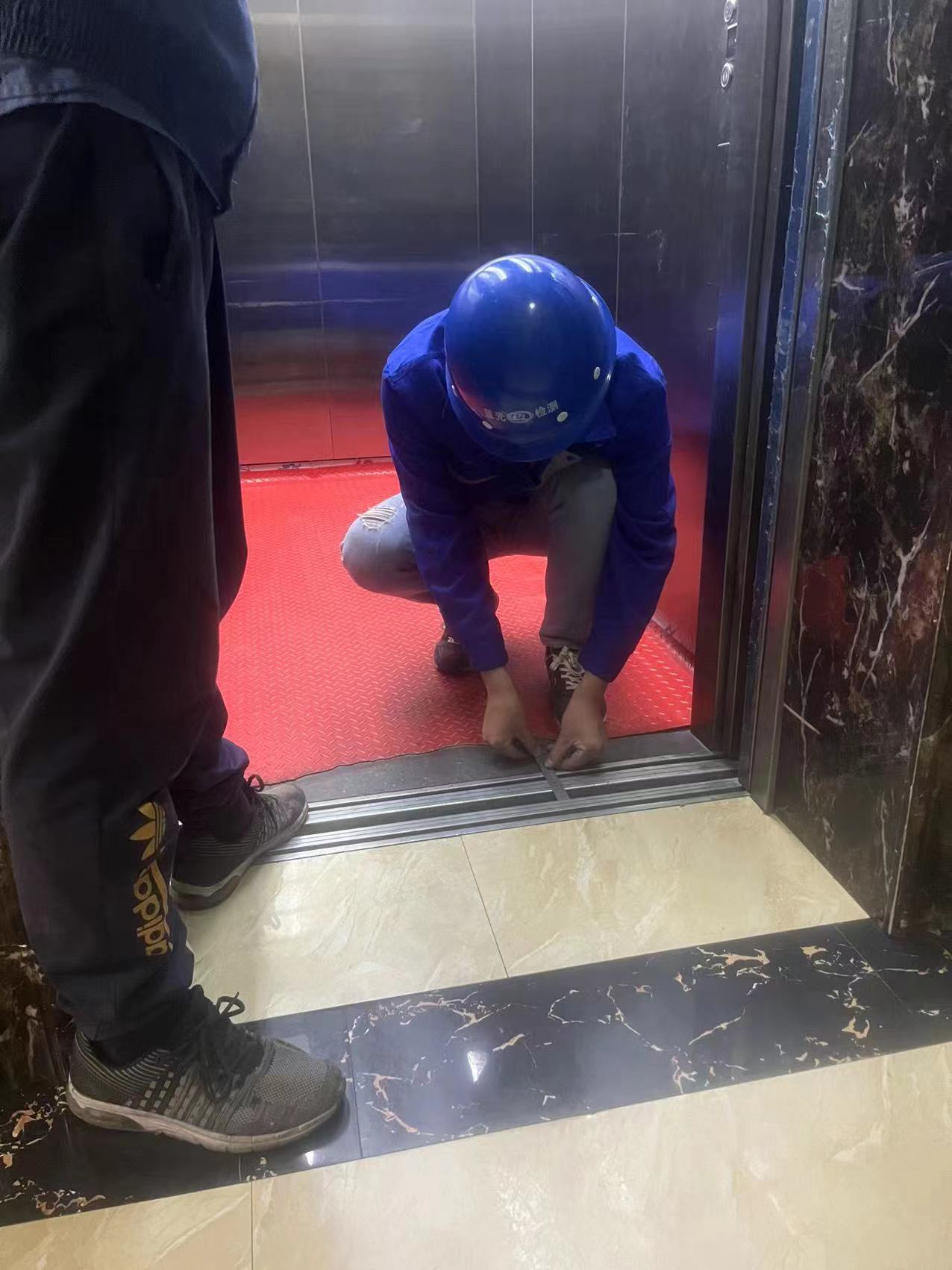 电梯**评估现场作业