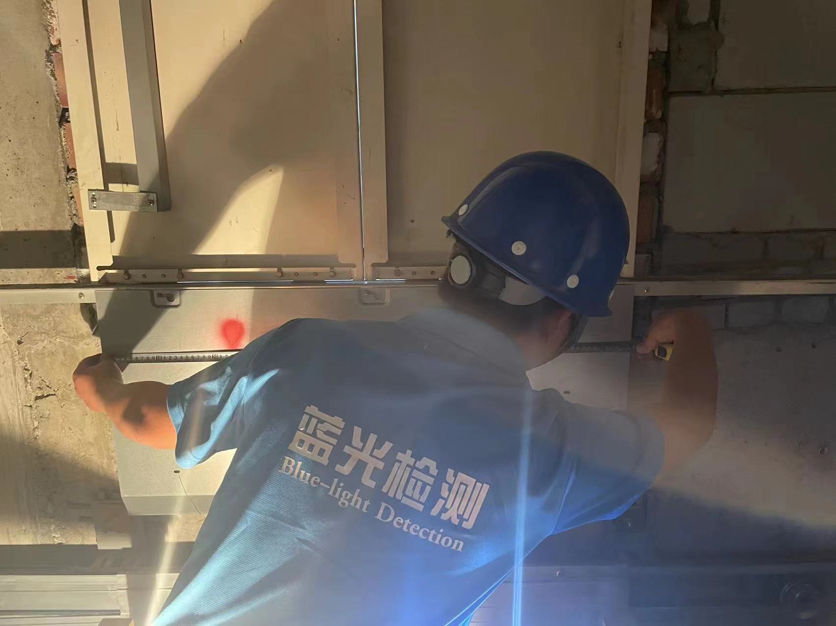 电梯检测现场