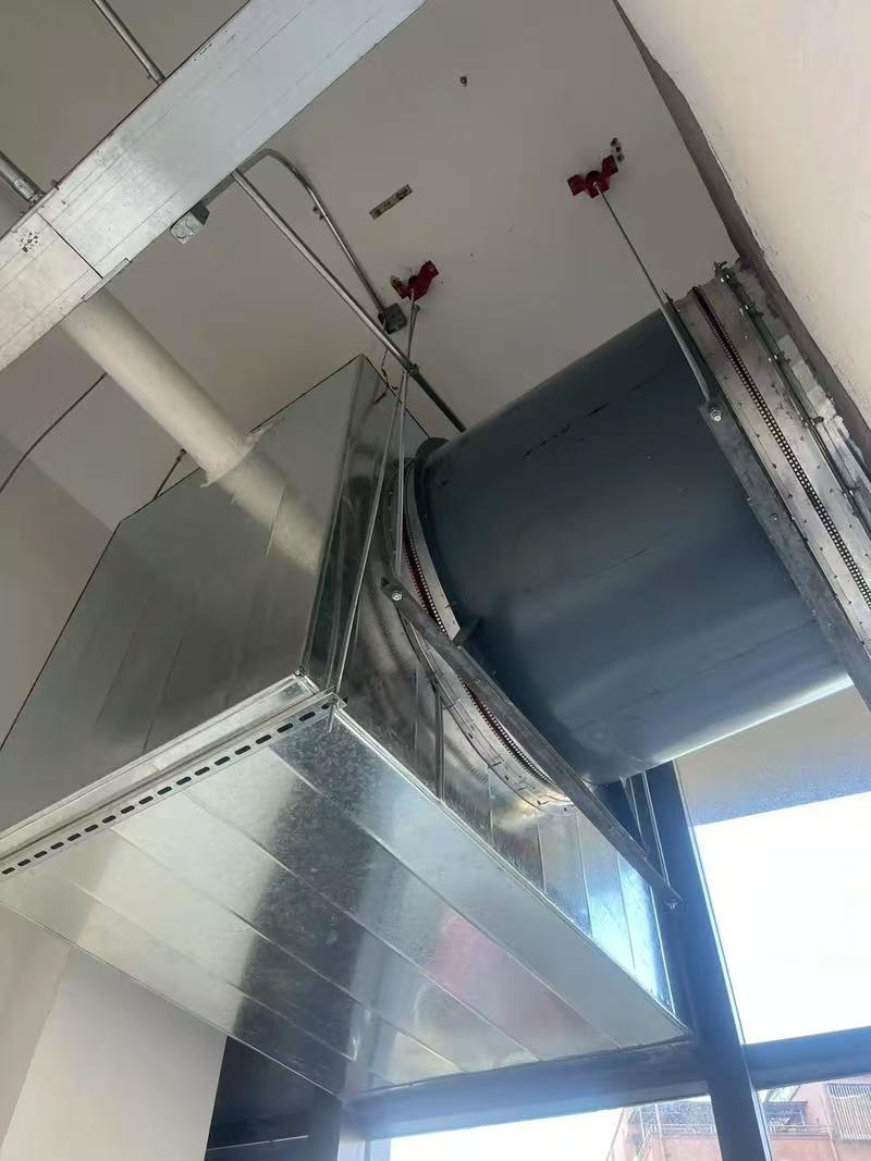 襄阳商用厨房排烟施工现场
