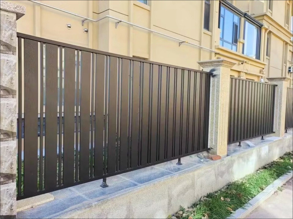 弧形铁艺栏杆生产实景