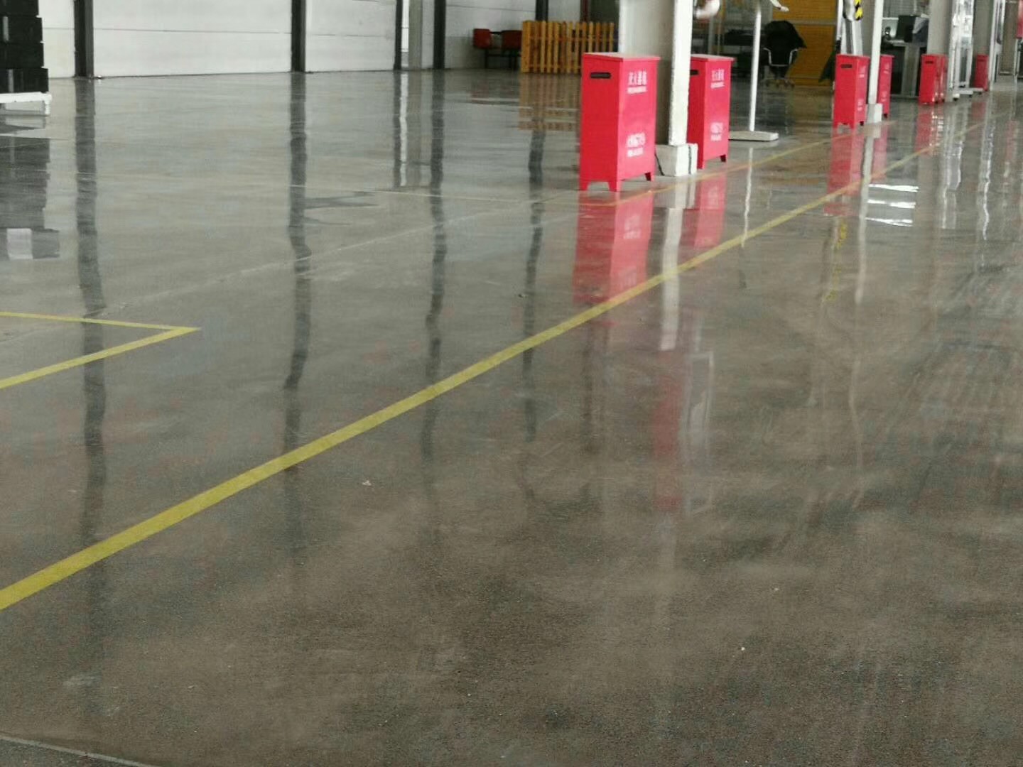 水性地坪漆施工现场