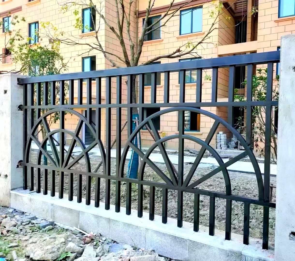 仿古铁艺栏杆实景