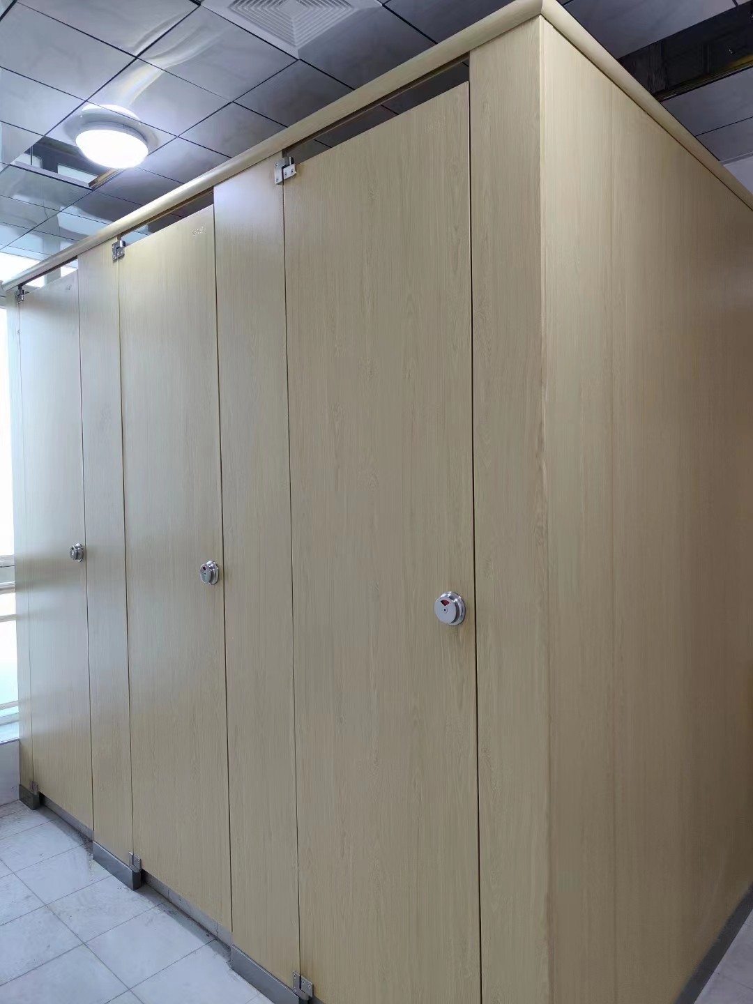 卫生间隔断蜂窝板成品展示