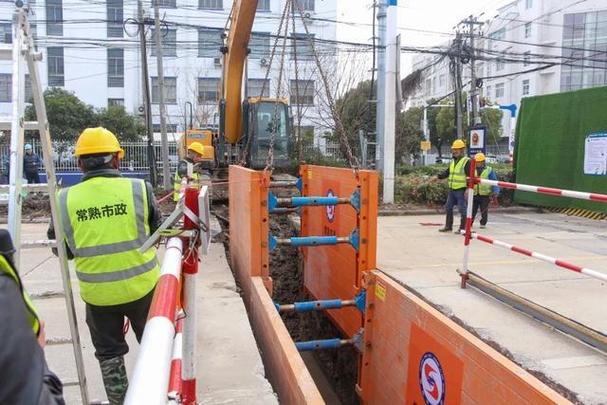 加厚防滑路基箱施工场景