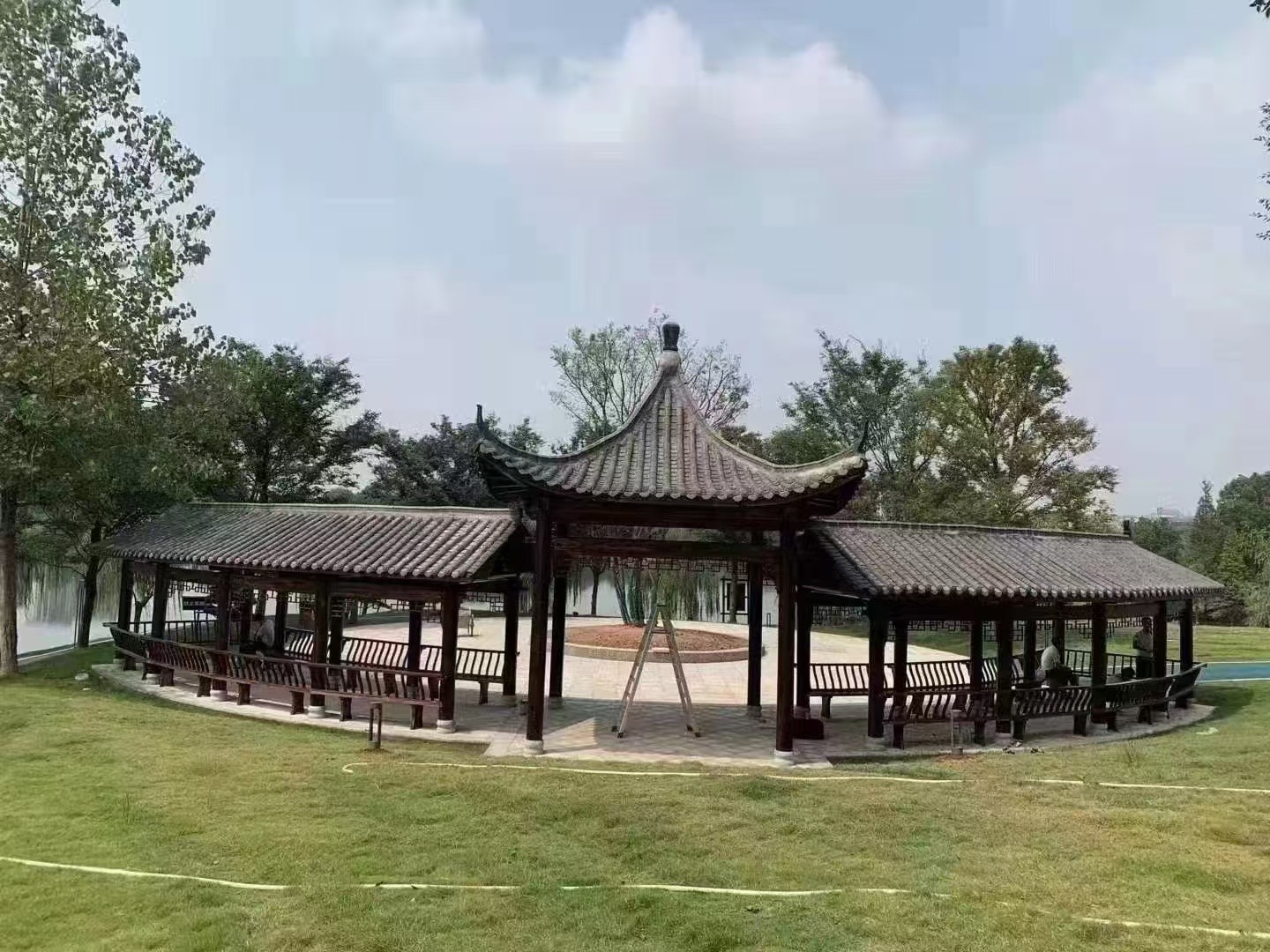 古建长廊水榭实景