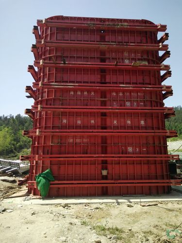 挡土墙钢模板实物图