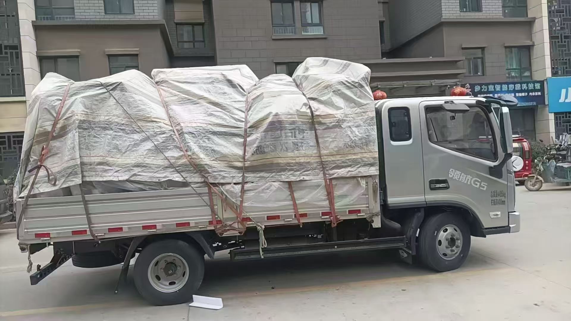 泰安厂房搬家空调换管施工现场