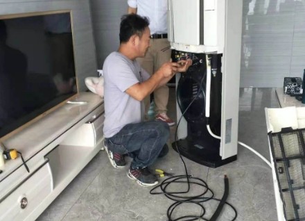 泰安专业搬迁团队空调拆装现场