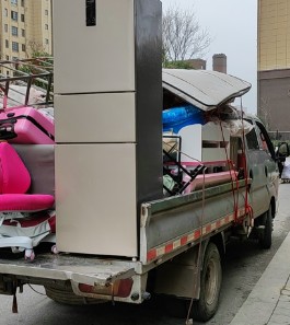 跨城搬家空调回收现场作业图