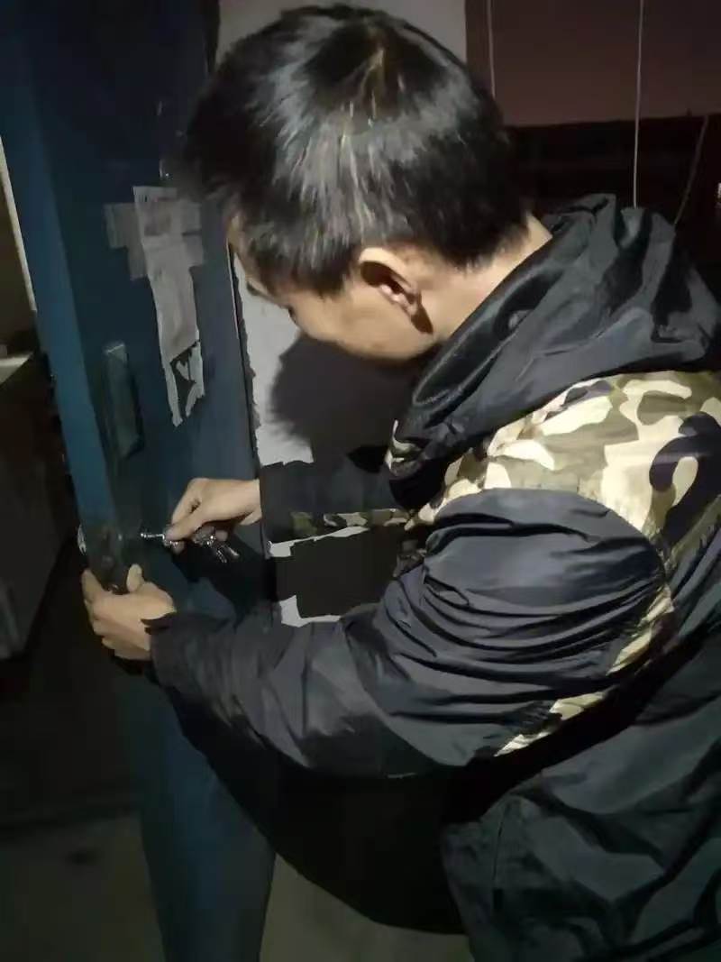 罗湖上门换锁服务实景图