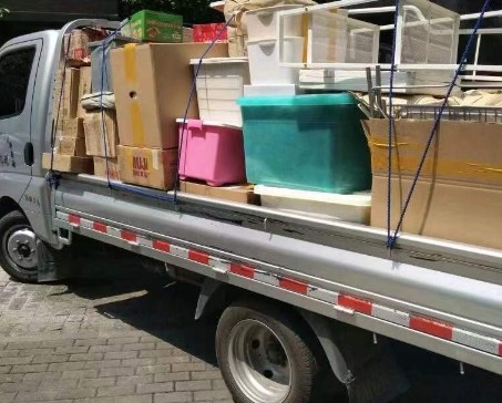 泰安学校空调拆卸作业现场