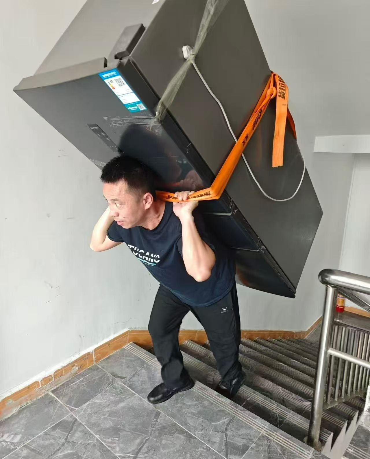 校园空调安装施工现场