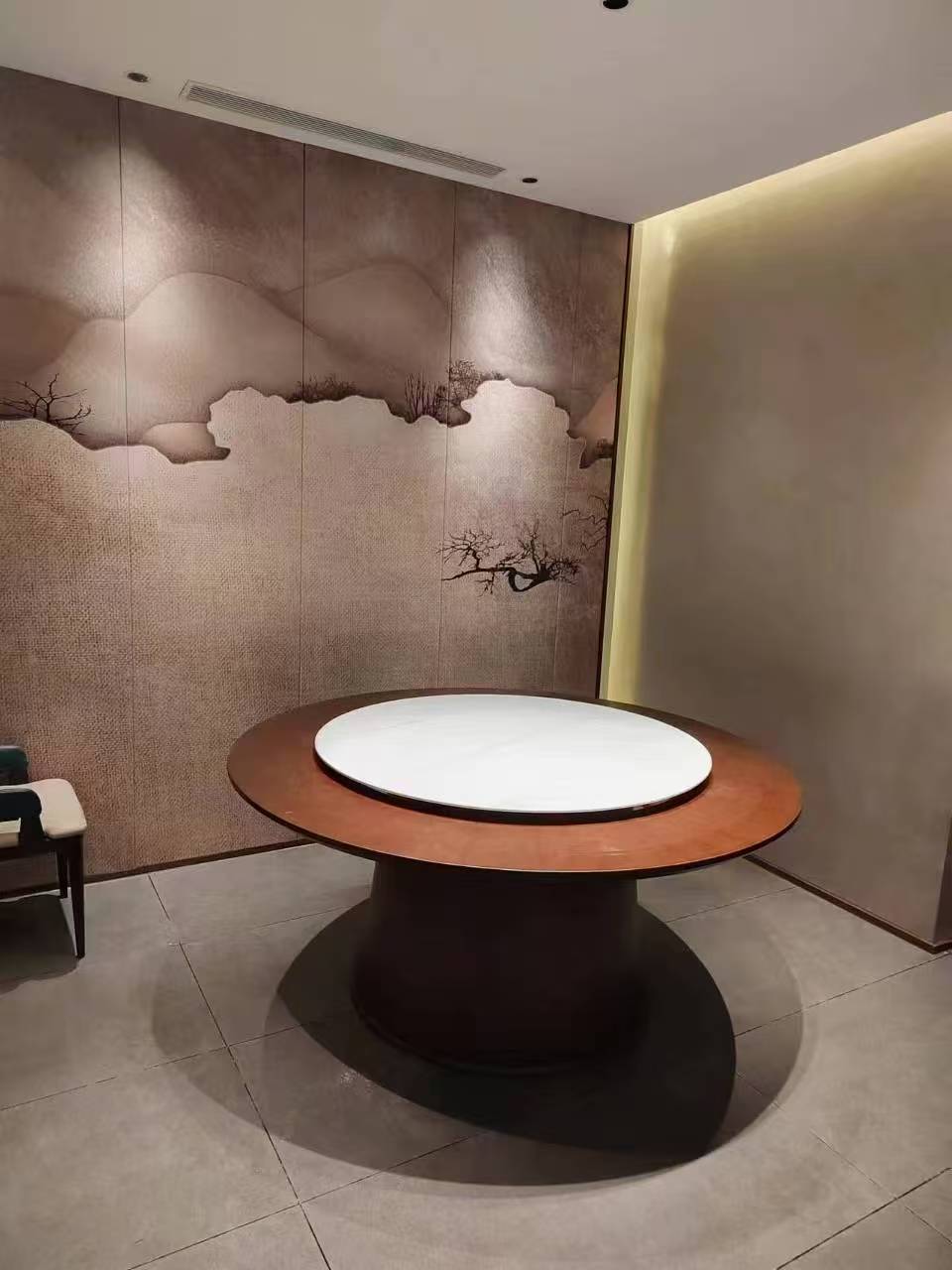 酒店定制桌椅生产车间