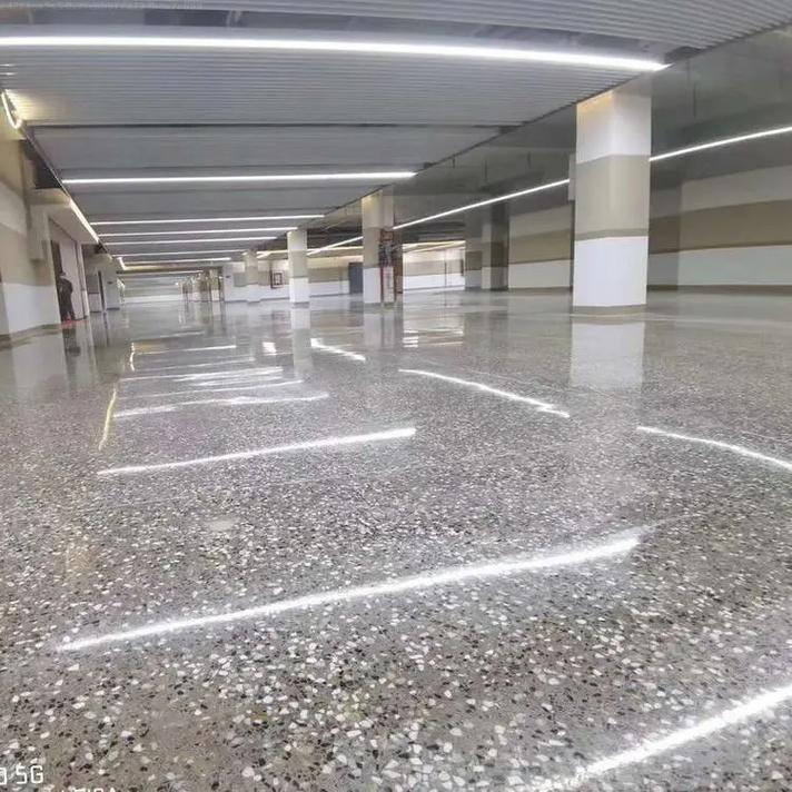 耐磨固化地坪施工现场