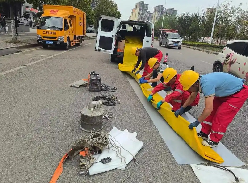 市政管网置换施工现场