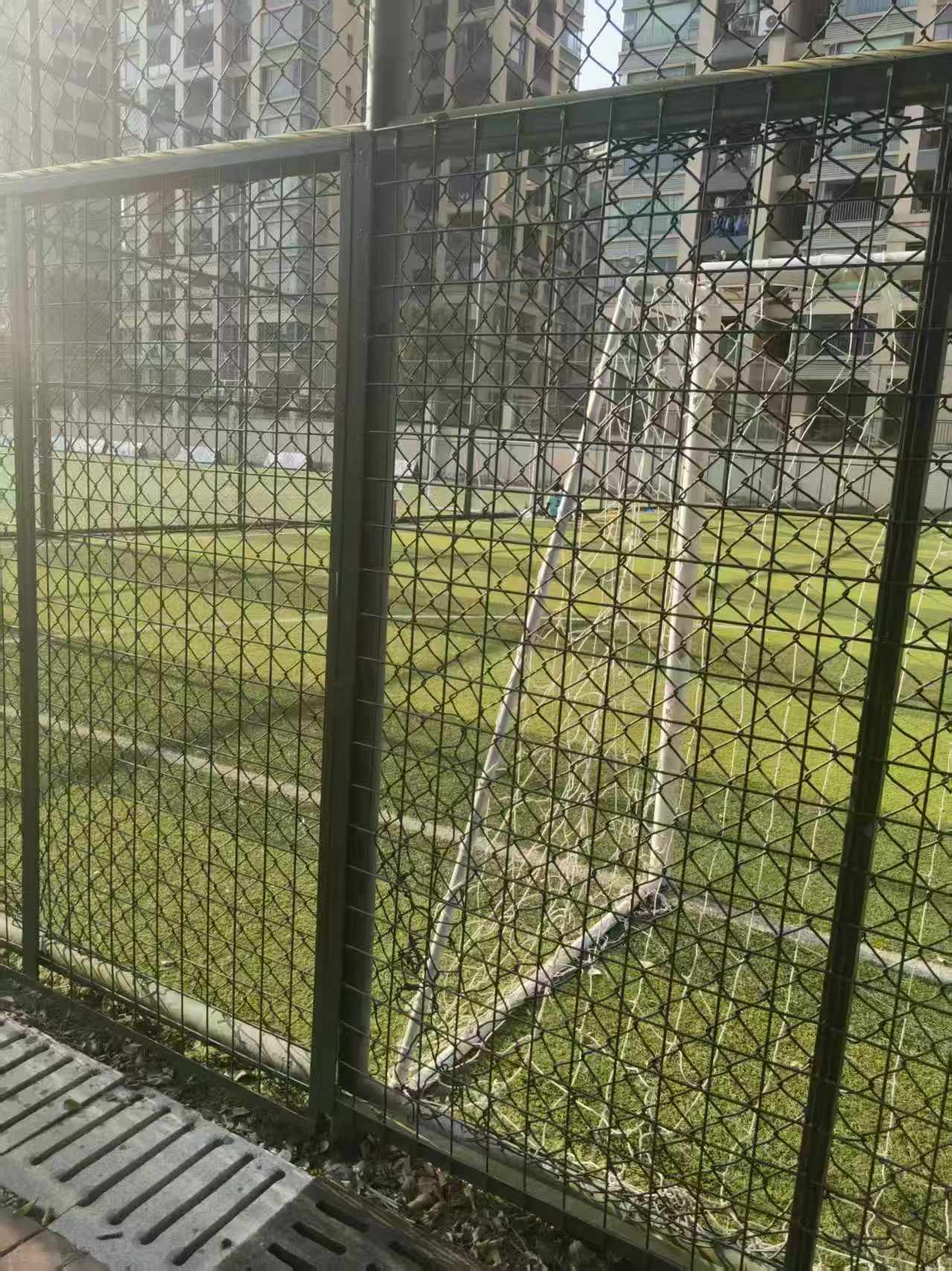 体育场围网实景图