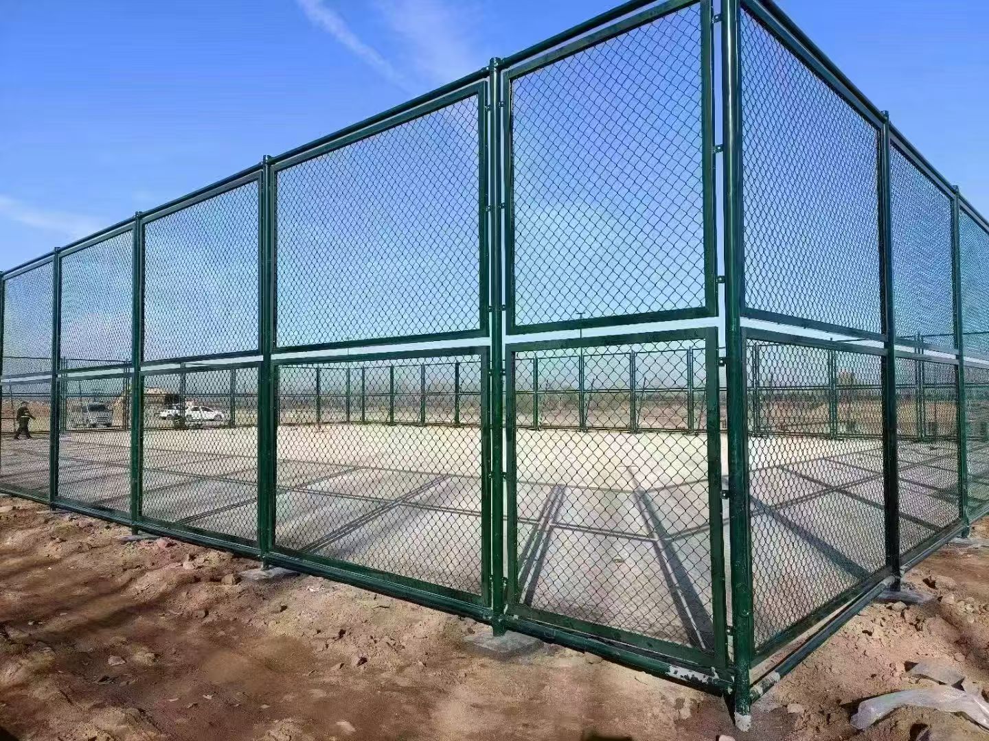 体育场围网生产实拍图