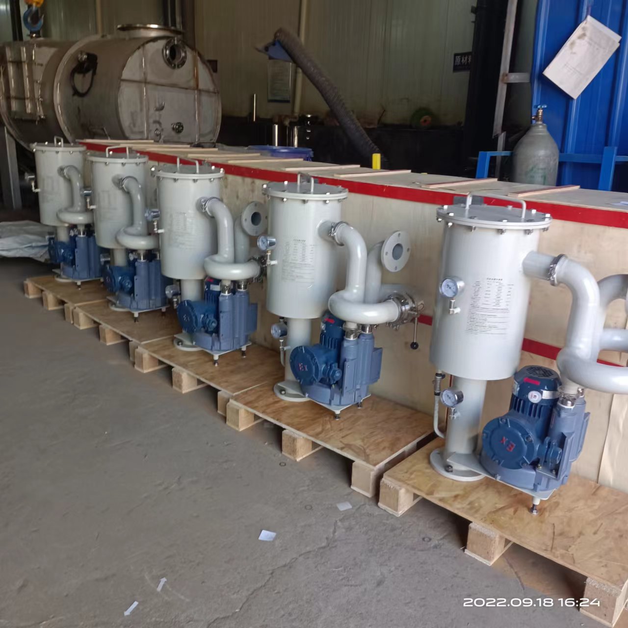 空压机油水分离器生产车间