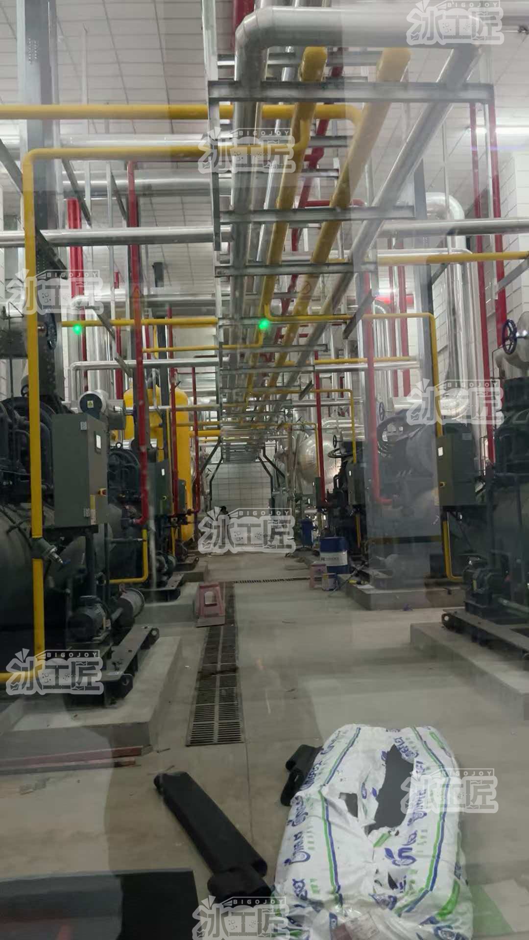 制冷系统改造施工现场
