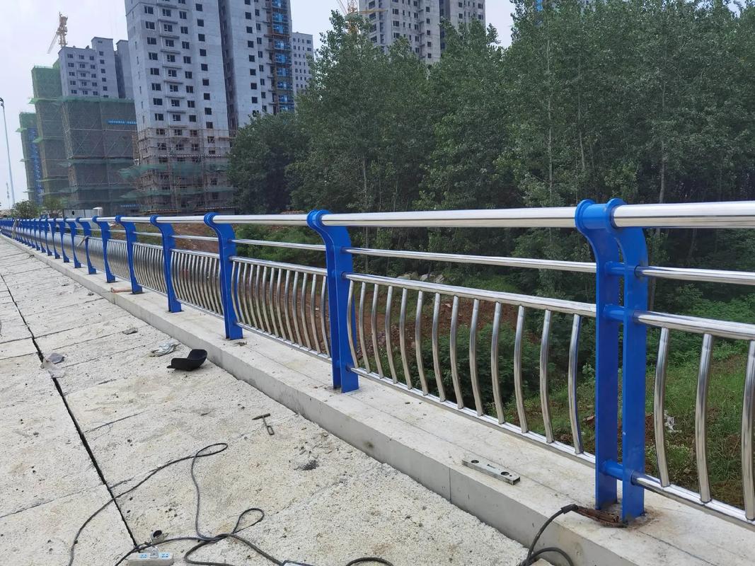 天桥栏杆生产实景