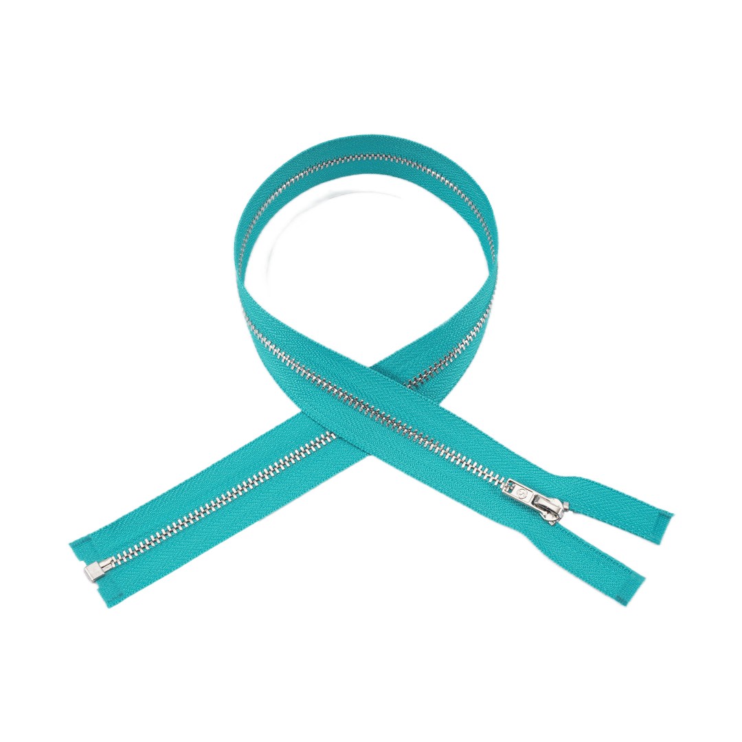 皮衣夹克金属拉链生产车间
