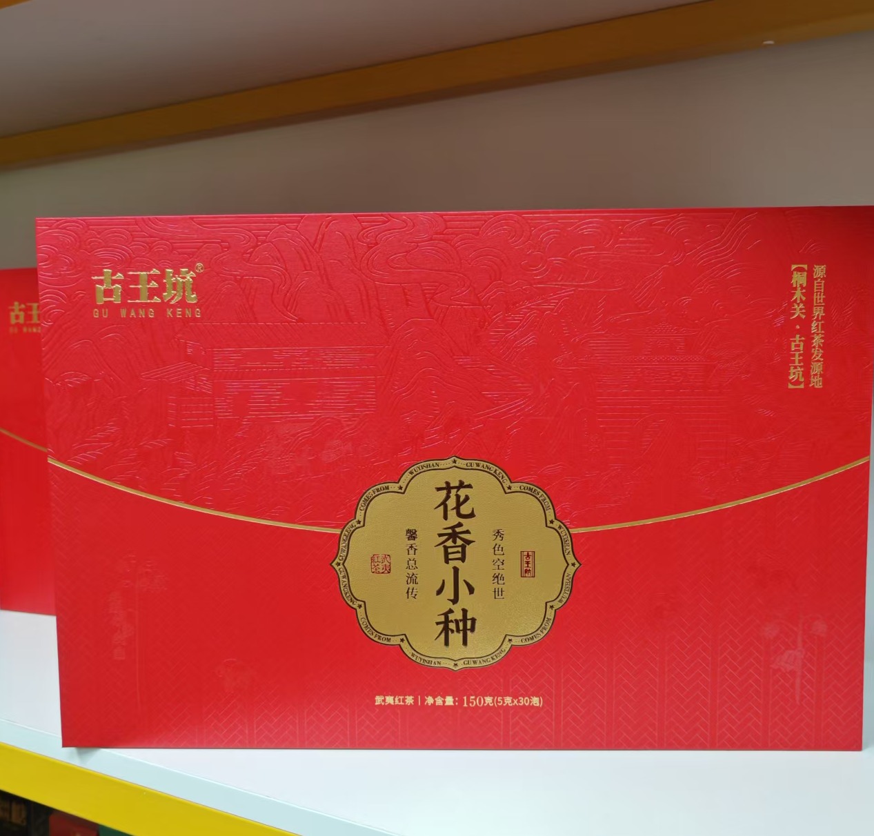 美妆护肤礼盒定制生产车间
