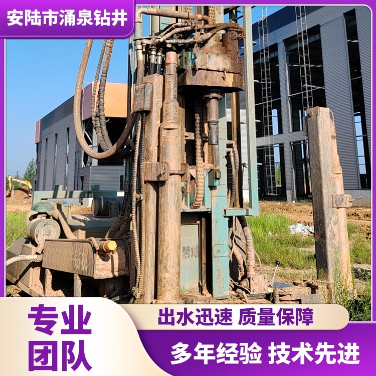 修路打桩施工现场