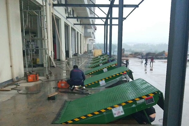 电动堆高车仓储应用场景