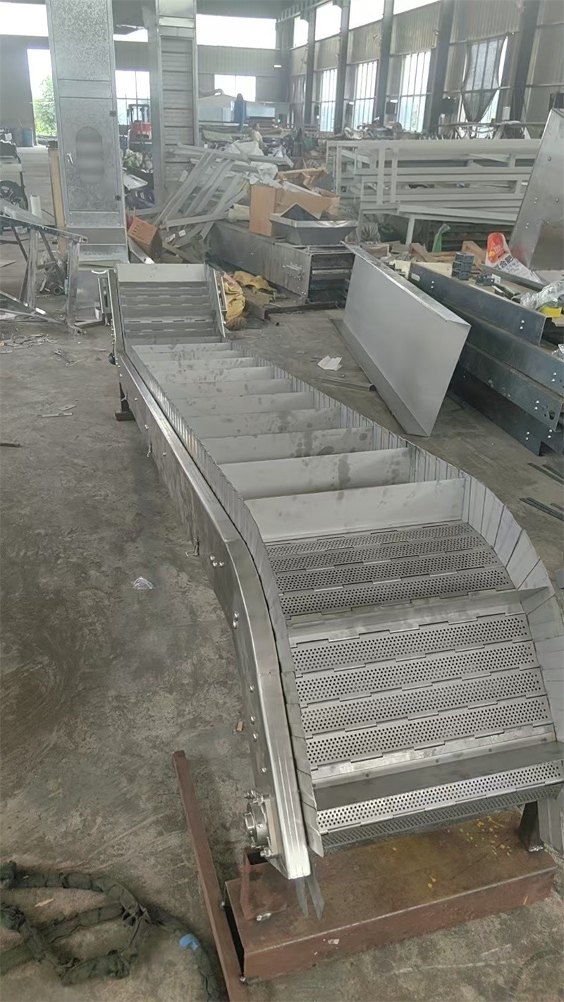 装配线链板输送机实景作业