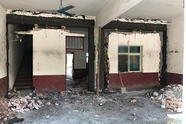 农村旧房改造施工场景
