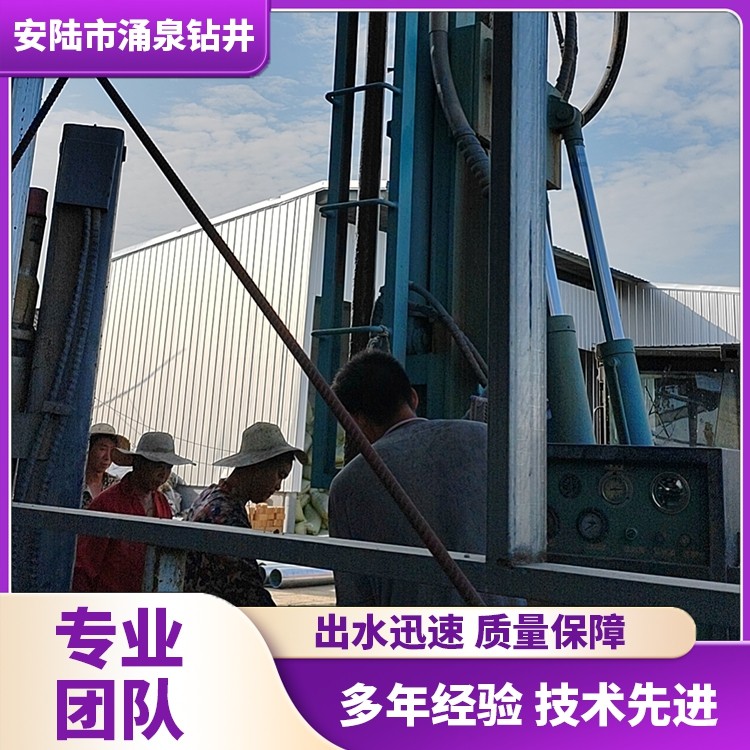 护坡打桩施工现场