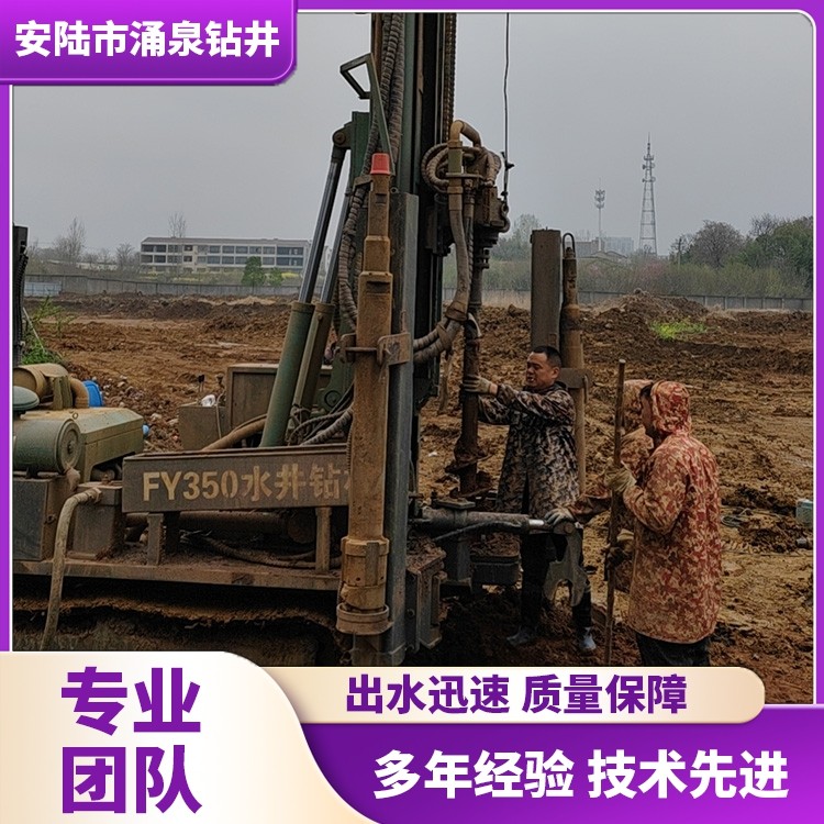 护坡打桩施工现场