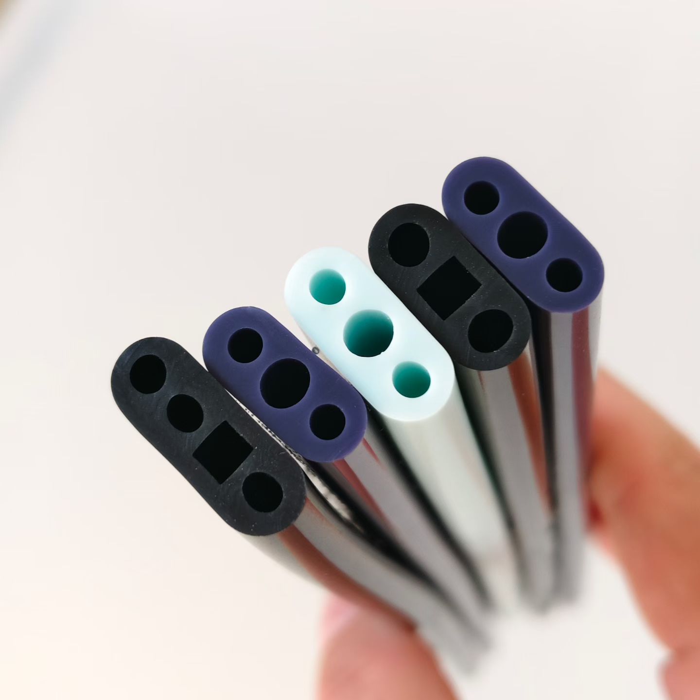 硅胶挤出密封条生产实景