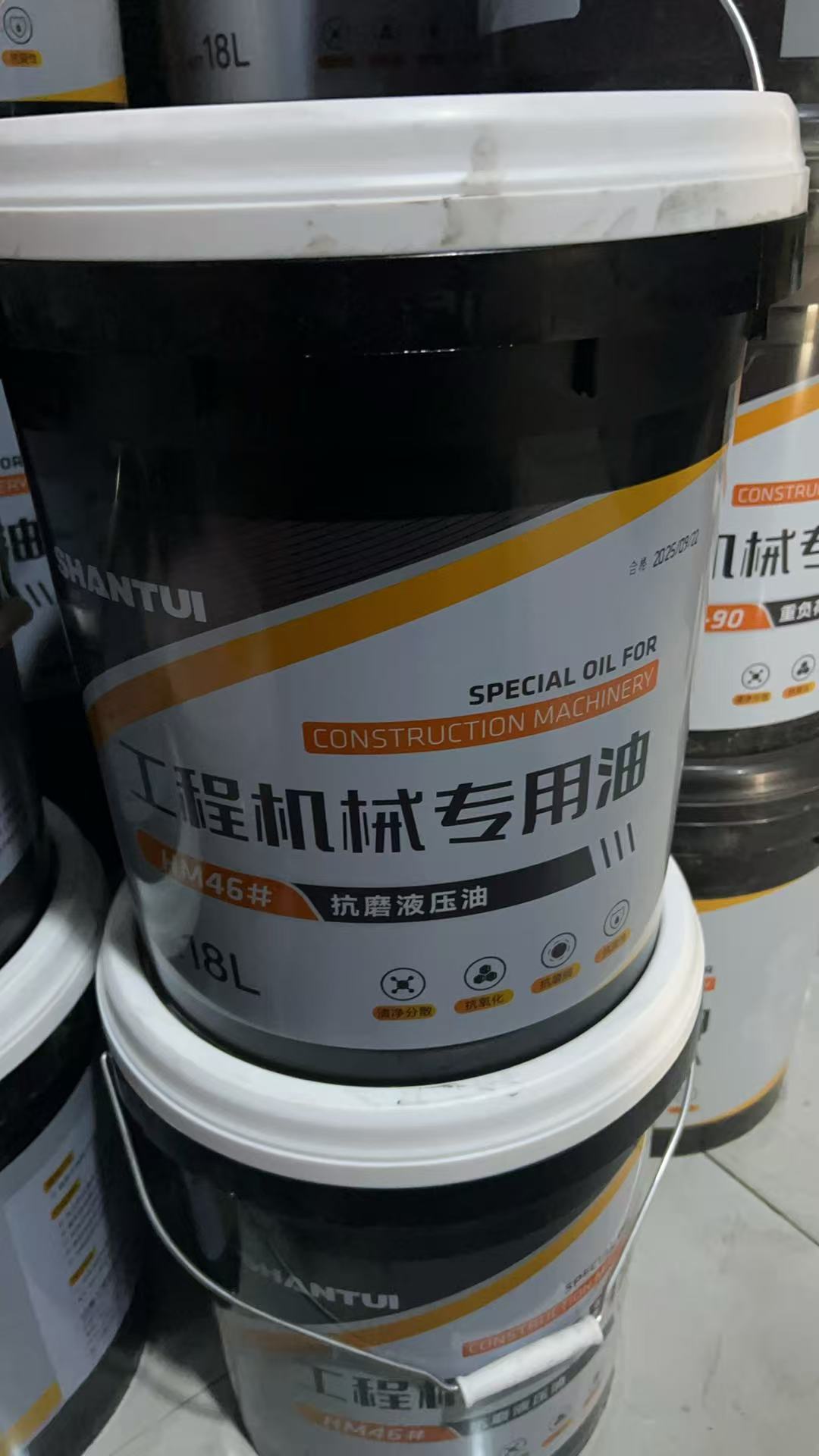 挖掘机铲斗生产车间
