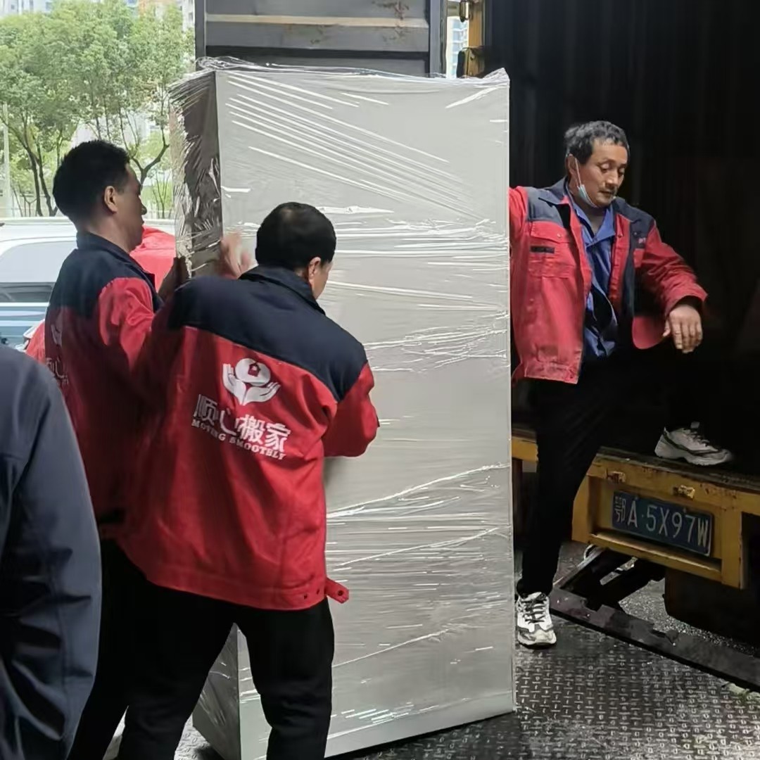 武汉办公室搬迁现场作业图