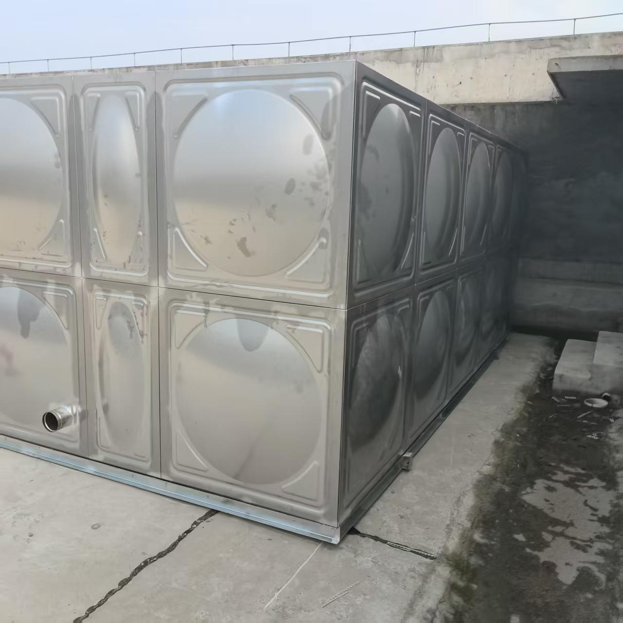 保温不锈钢水箱产品实拍