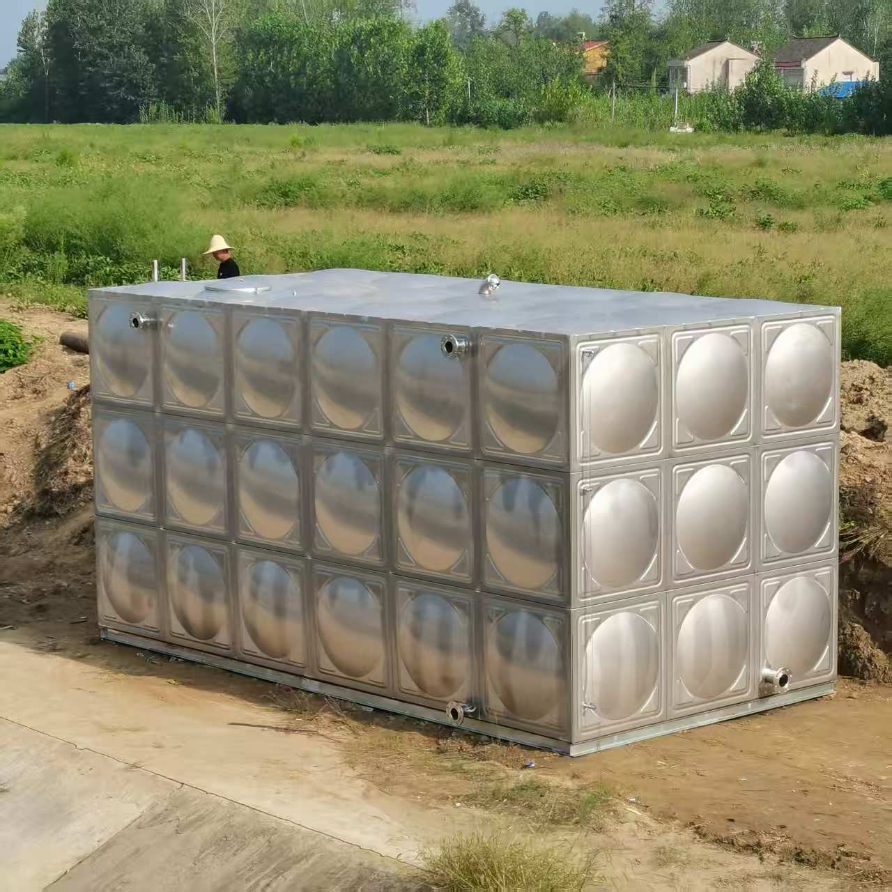 一体式不锈钢水箱实景图