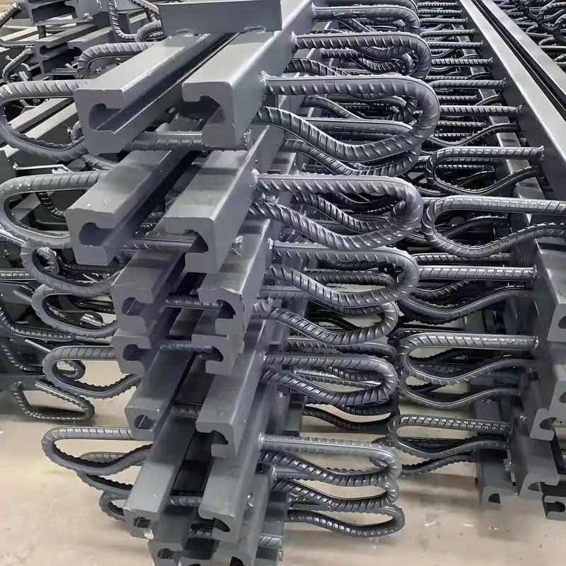 梳齿板伸缩缝生产车间实拍