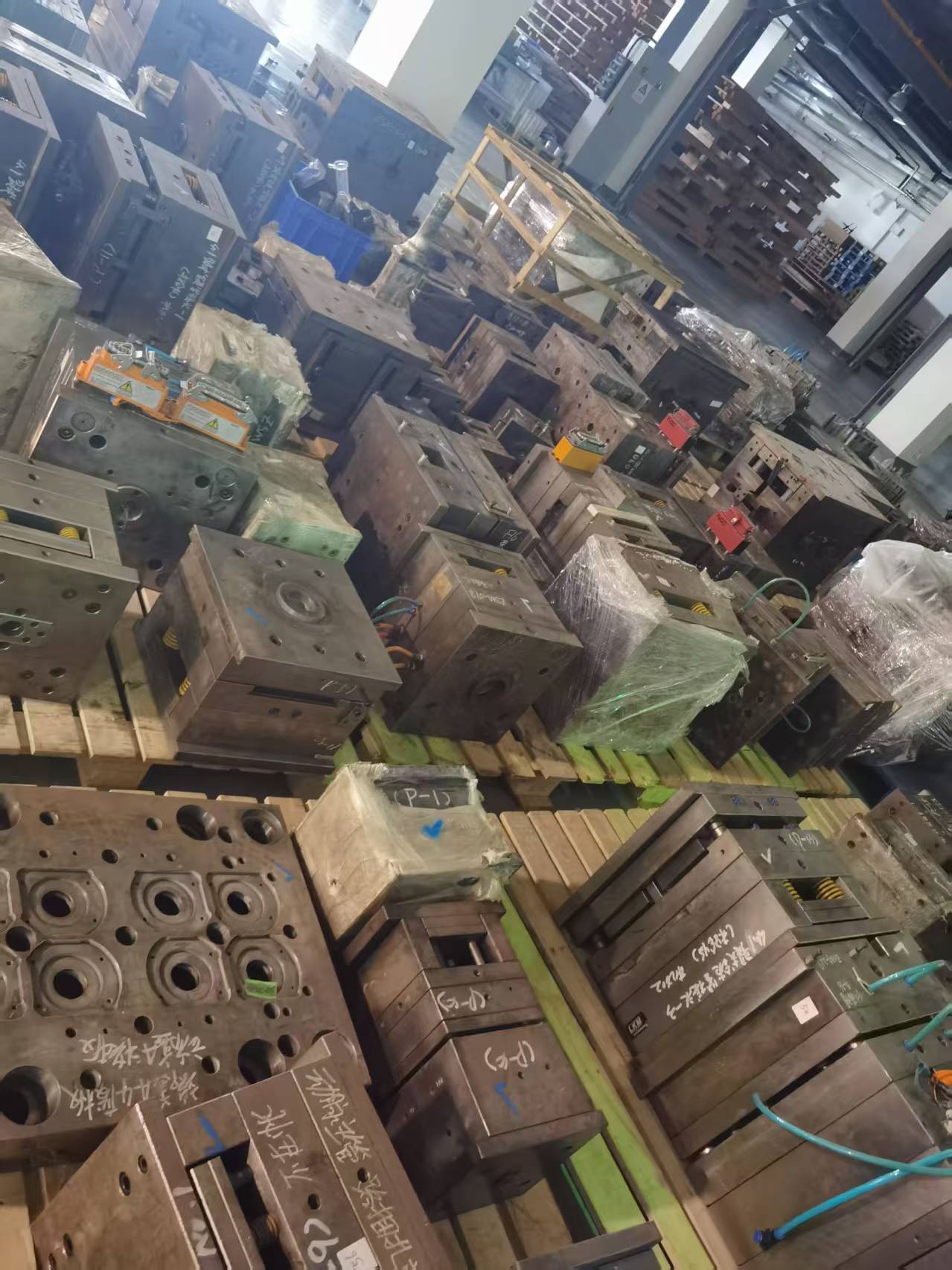 潍坊本地冷凝器回收作业现场