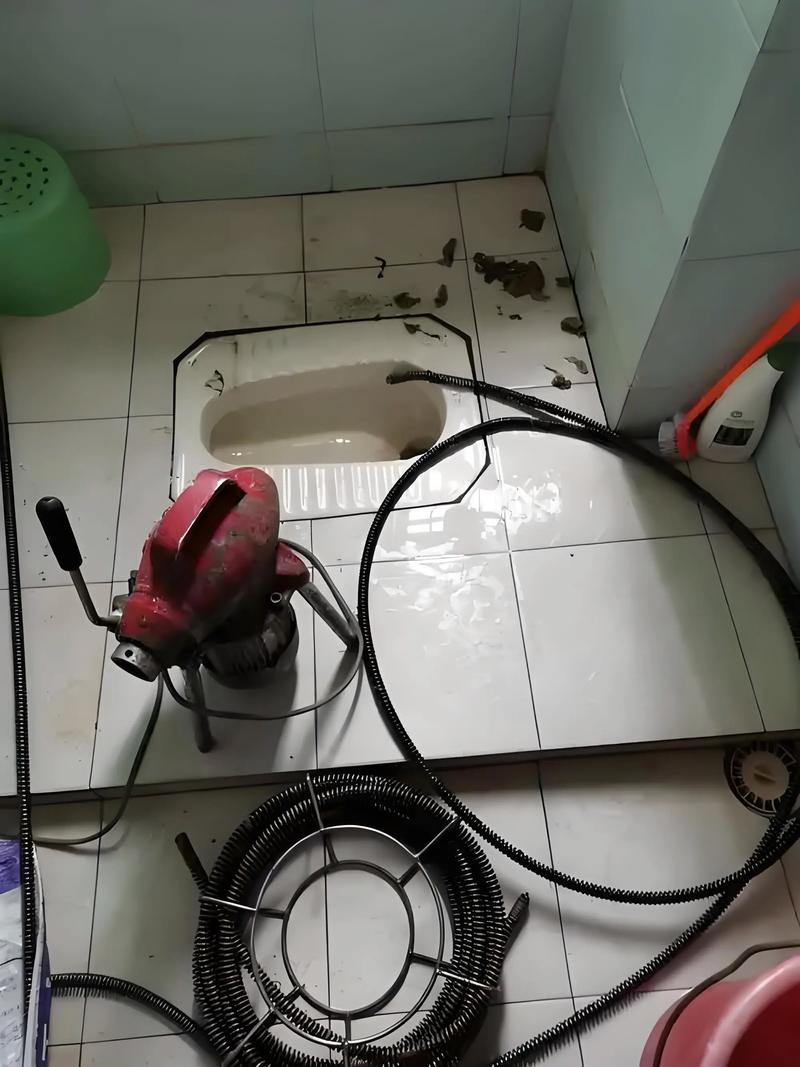 管道疏通团队上门作业