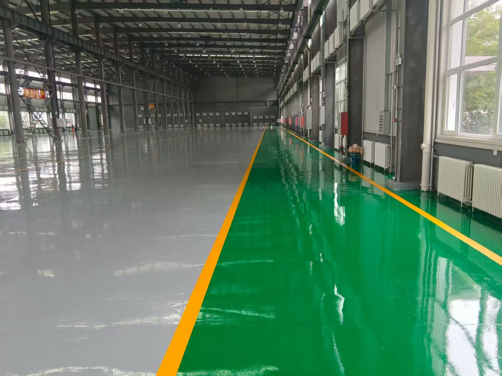 通辽金刚砂地坪施工场景