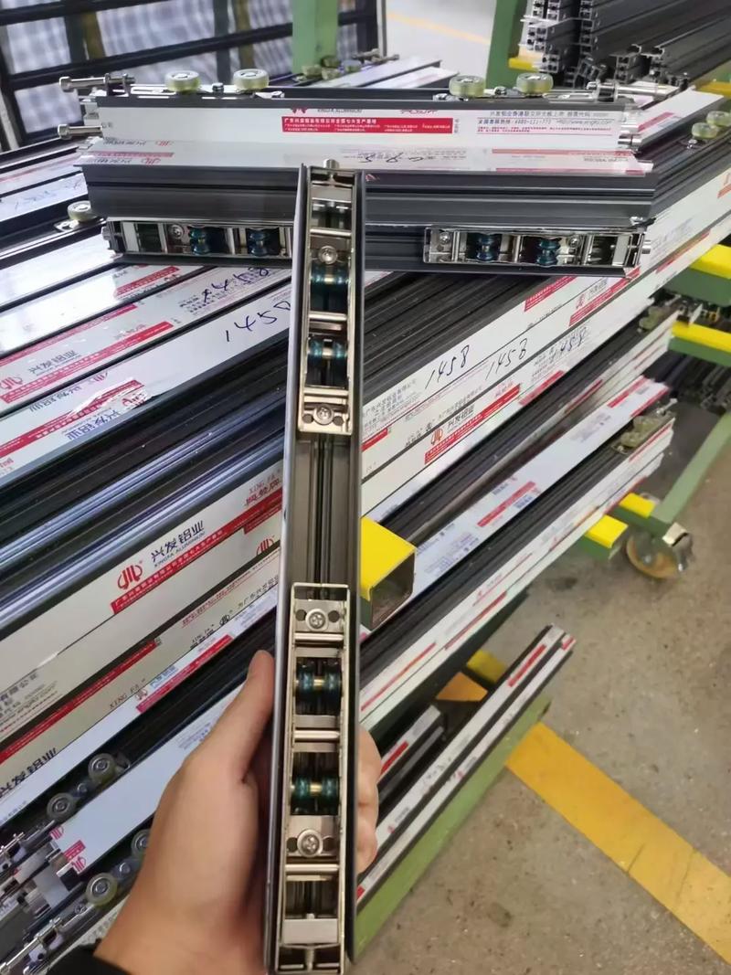 襄阳兴发系统门窗加工车间