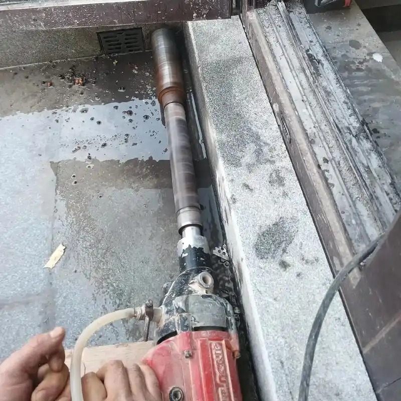 水钻打孔施工现场