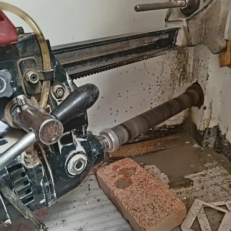 聊城本地水钻打孔施工场景